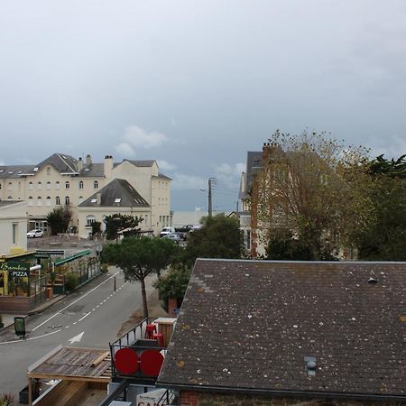 Hotel Des Pins Jullouville-les-Pins Rum bild