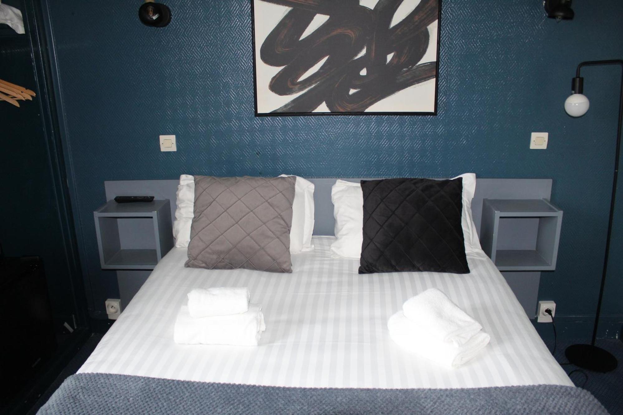 Hotel Des Pins Jullouville-les-Pins Rum bild