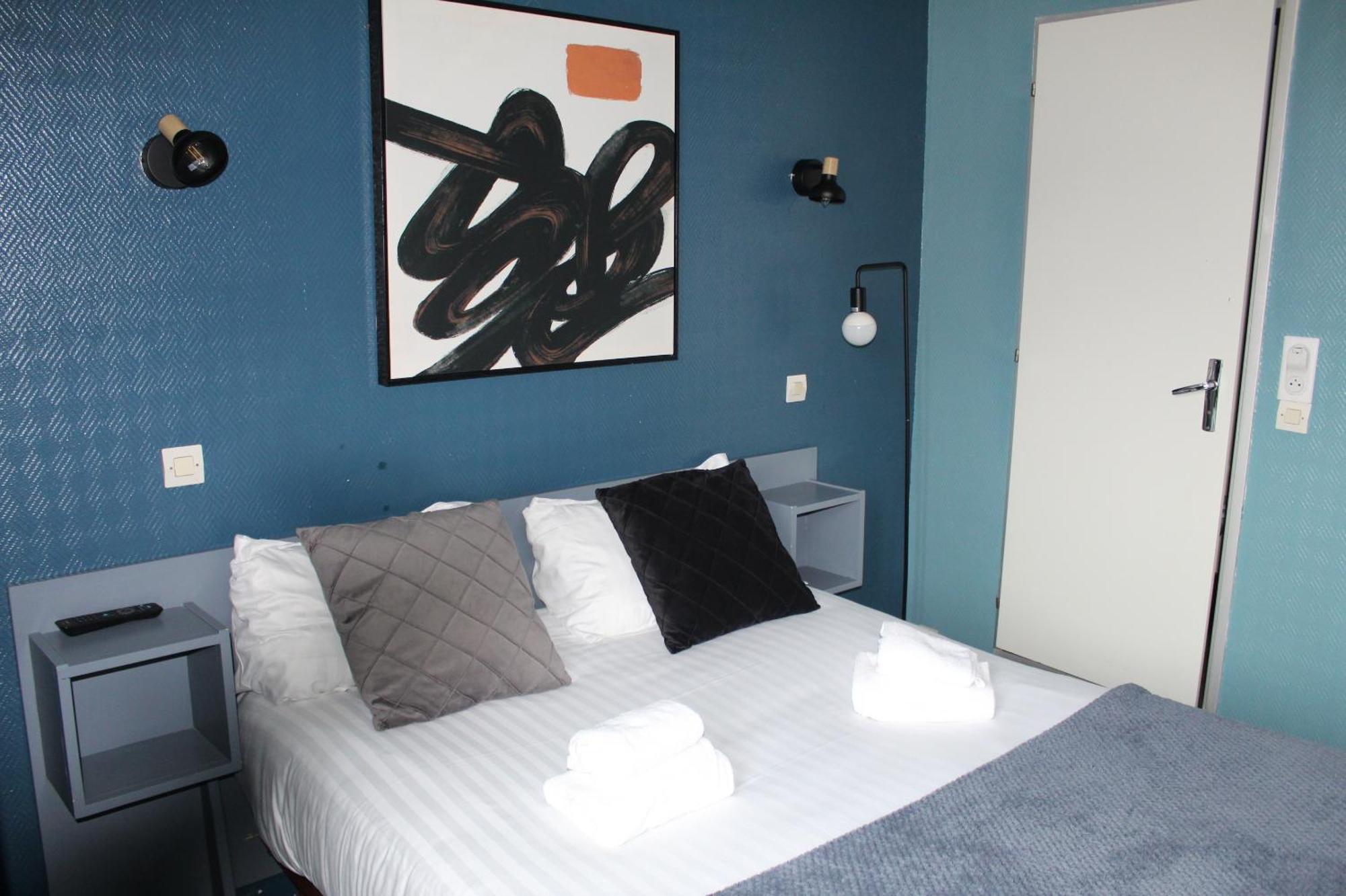 Hotel Des Pins Jullouville-les-Pins Rum bild