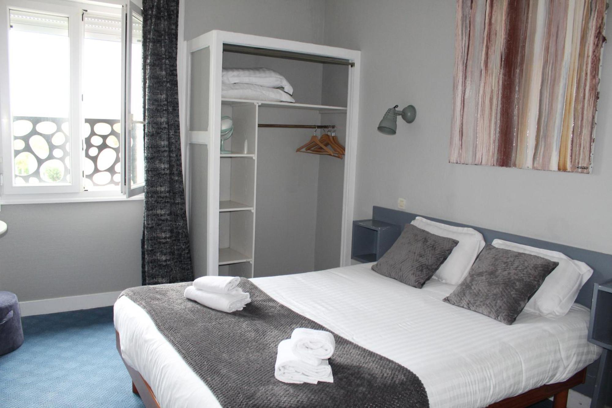 Hotel Des Pins Jullouville-les-Pins Rum bild