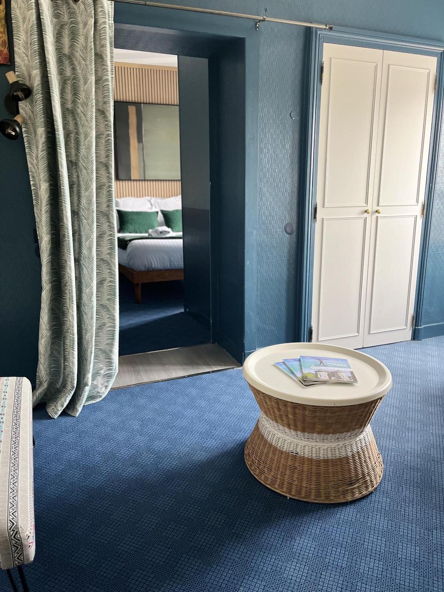 Hotel Des Pins Jullouville-les-Pins Rum bild