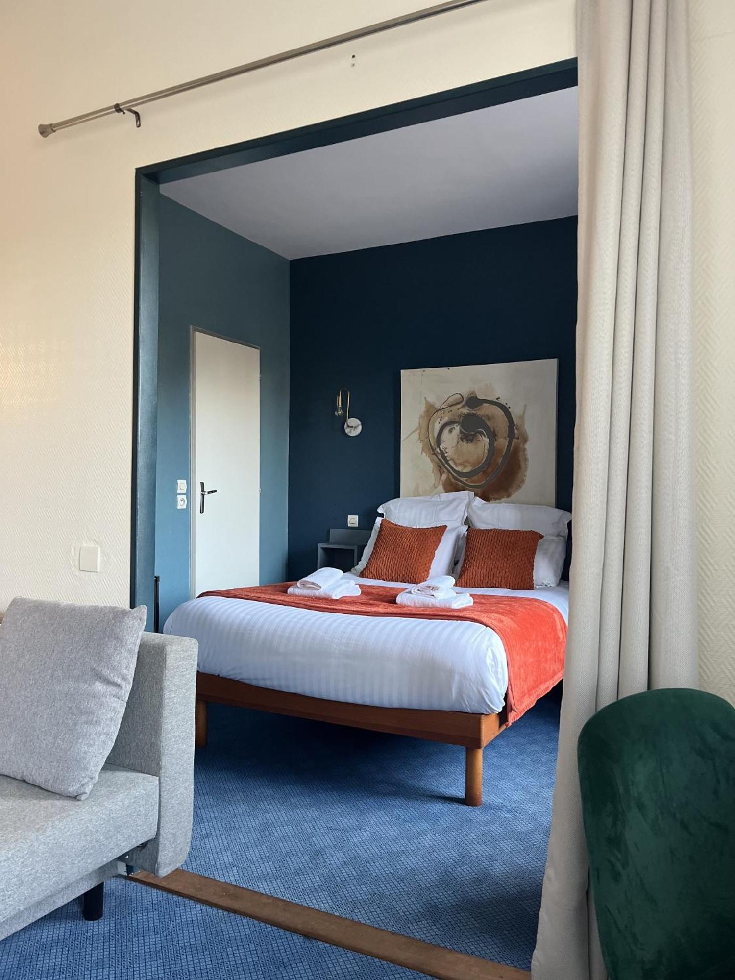 Hotel Des Pins Jullouville-les-Pins Rum bild