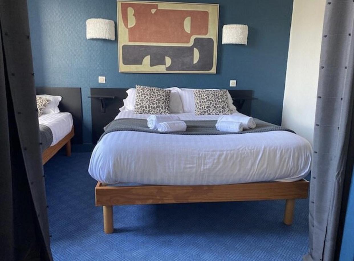 Hotel Des Pins Jullouville-les-Pins Rum bild
